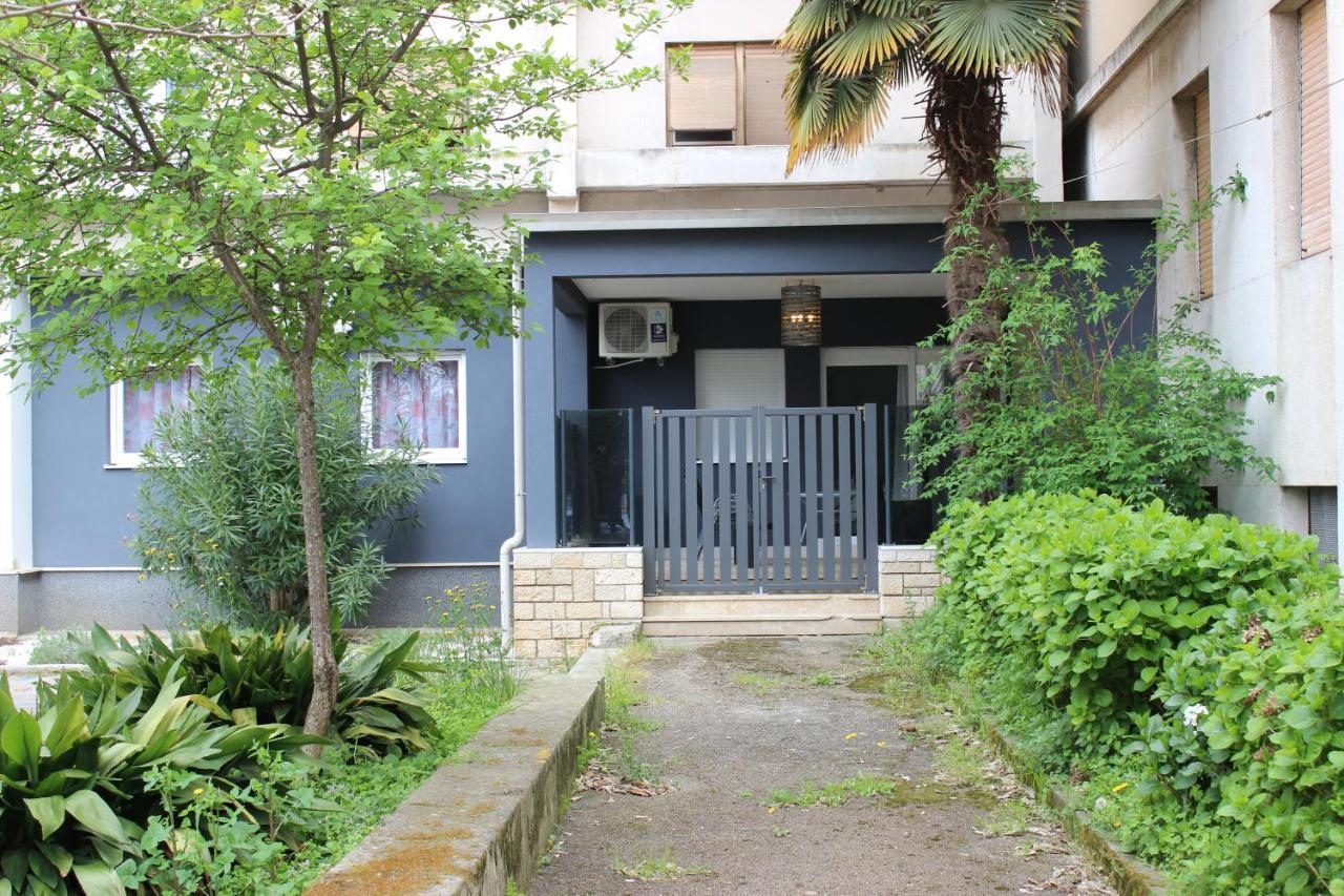 Marine Lux Apartments Pula Exterior foto